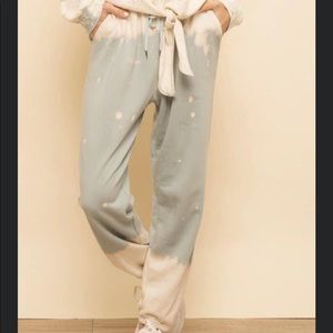 Hem & Thread Lounge Bottom